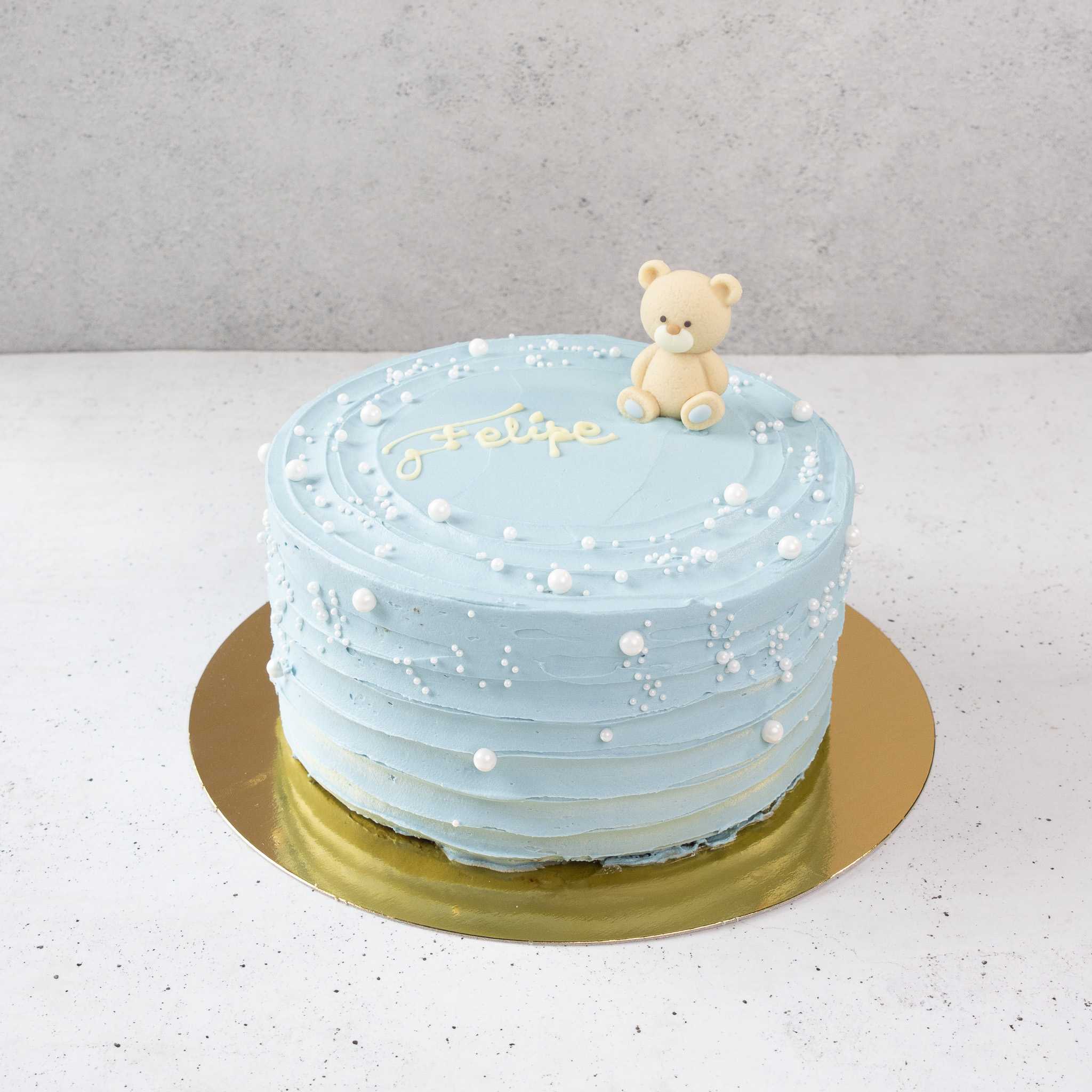 Torta de bautizo celeste con osito