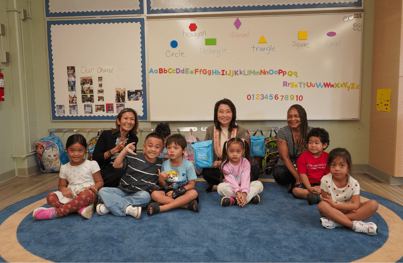 Lt. Gov. Sylvia Luke, pre-K students, and teachers smiling for a group photo in a Ready Keiki classroom. 