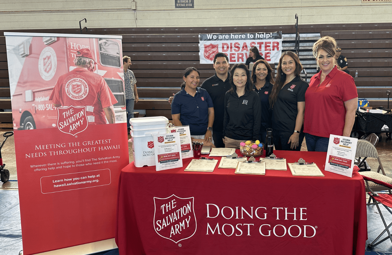 Lt. Gov. Sylvia Luke and group smiling for a group photo indoors. 