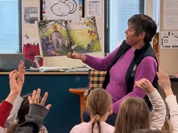 State Representative Betsy Coffia reading to a classroom of elementary school children. State Representative Betsy Coffia reading to a classroom of elementary school children.