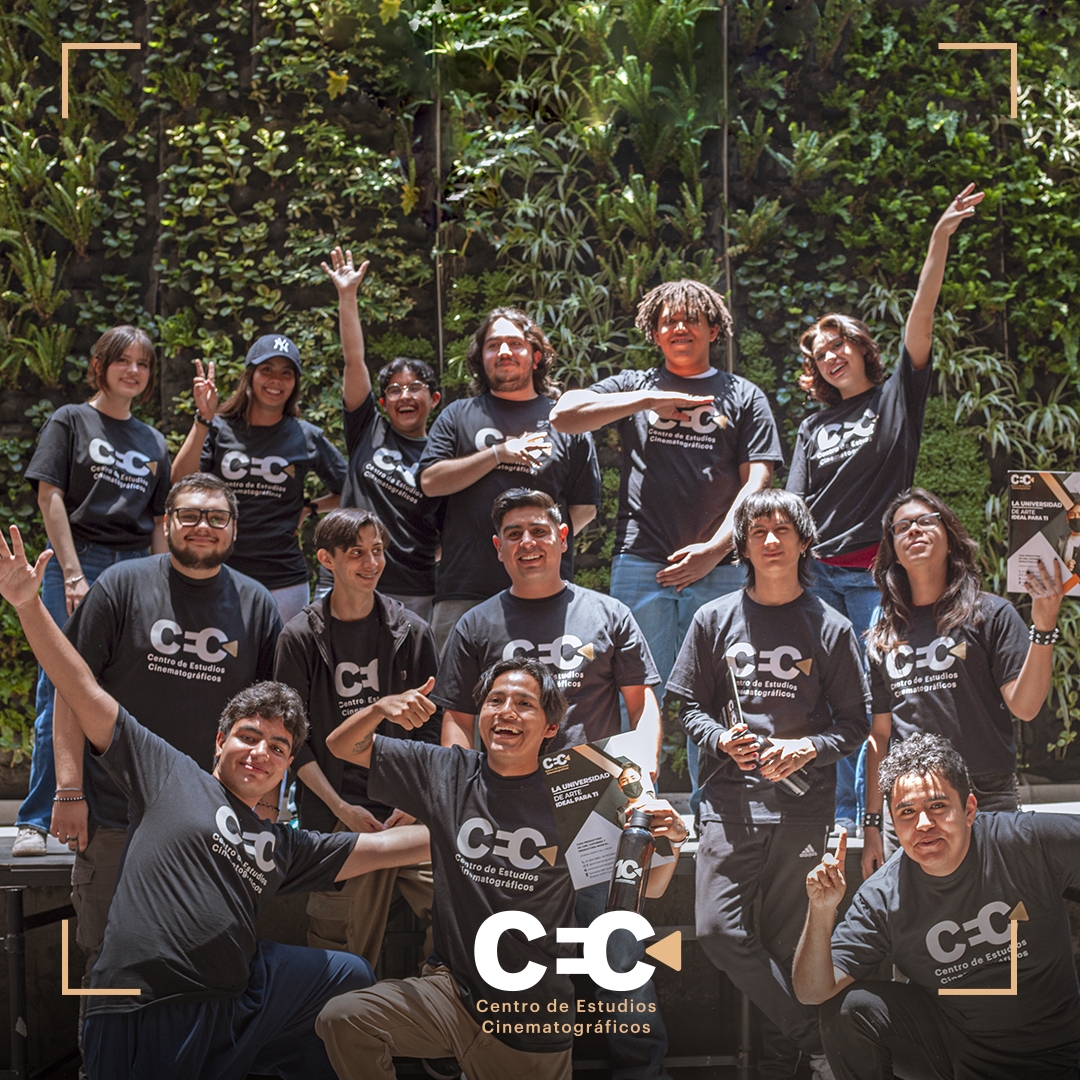 ¡Grupo de nuevos jovenes talentos del CEC disfrutando y siendo ellos mismos para la foto!