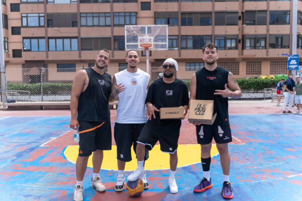 Campeones del torneo junto a Original Juan