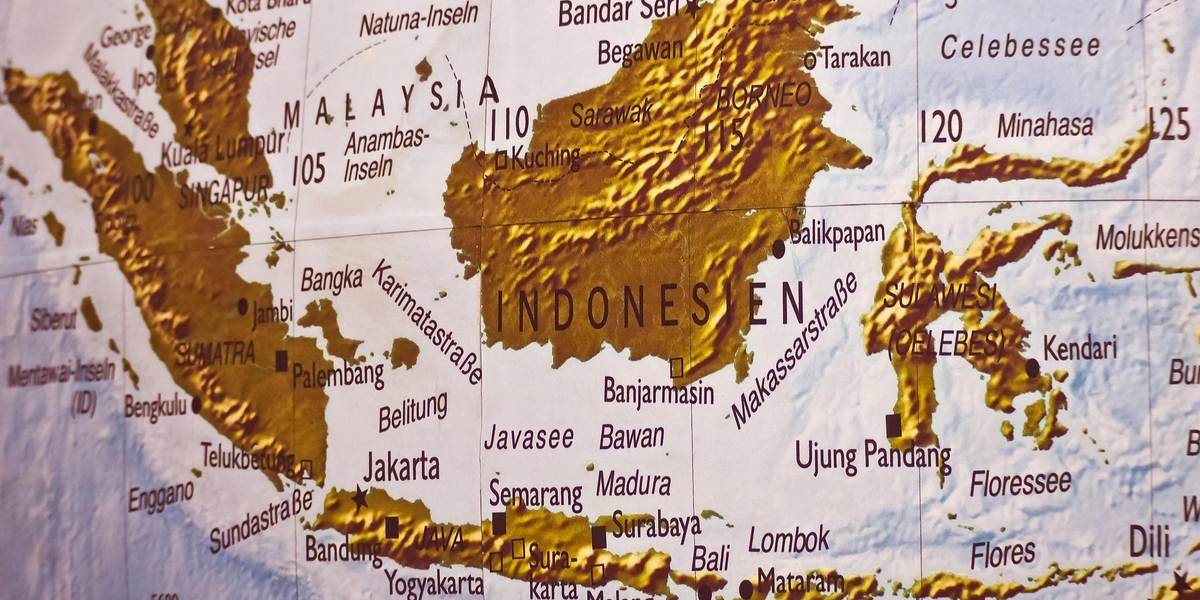 https://assets.unlayer.com/projects/262682/1741660151487-map-3798132_19202.jpg?w=1200px