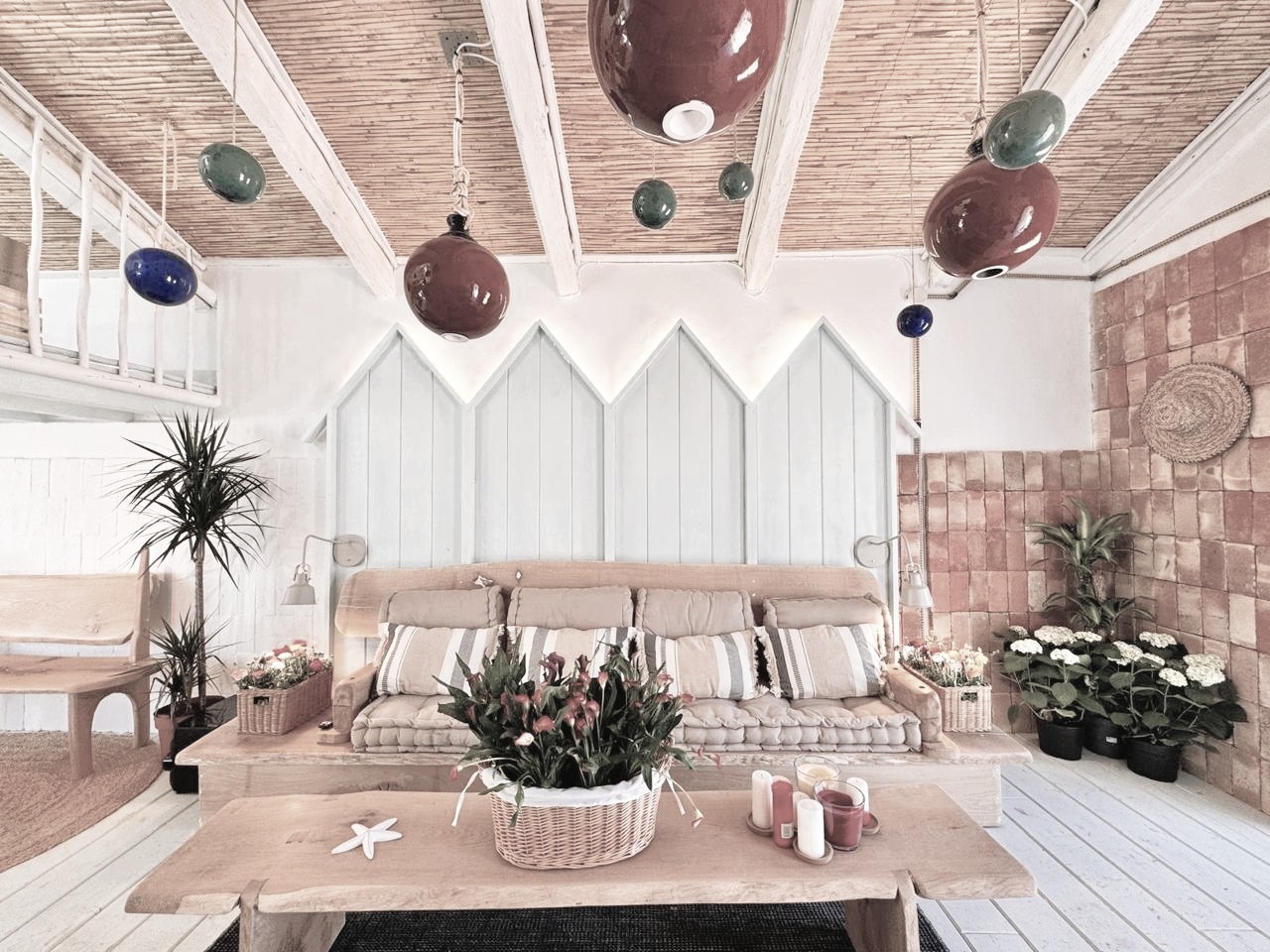 Salón mediterráneo contemporáneo