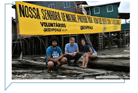 Em meio às festividades do Círio de Nazaré, em Belém (BA), o grupo de Voluntários do Greenpeace Brasil na região marcou presença no Círio Fluvial. Os participantes fizeram uma homenagem à Nossa Senhora de Nazaré, exibindo uma faixa com os dizeres: “Nossa Senhora de Nazaré, protegei toda vida que sofre com a crise climática”.