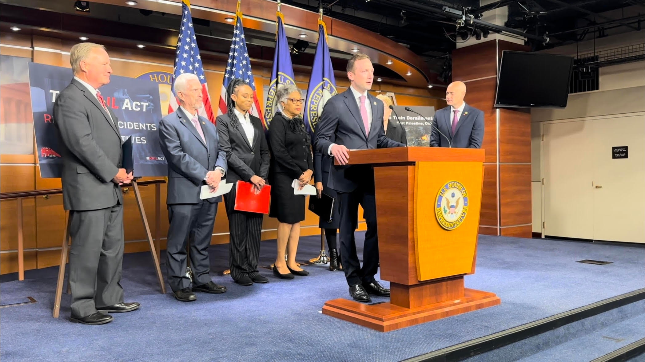 Bipartisan members of the Ohio delegation speak at a press conference in support of the RAIL Act.