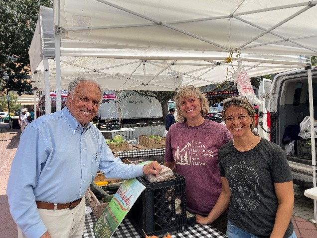 Rep. Pashinski with vendors at Active Aging Day.