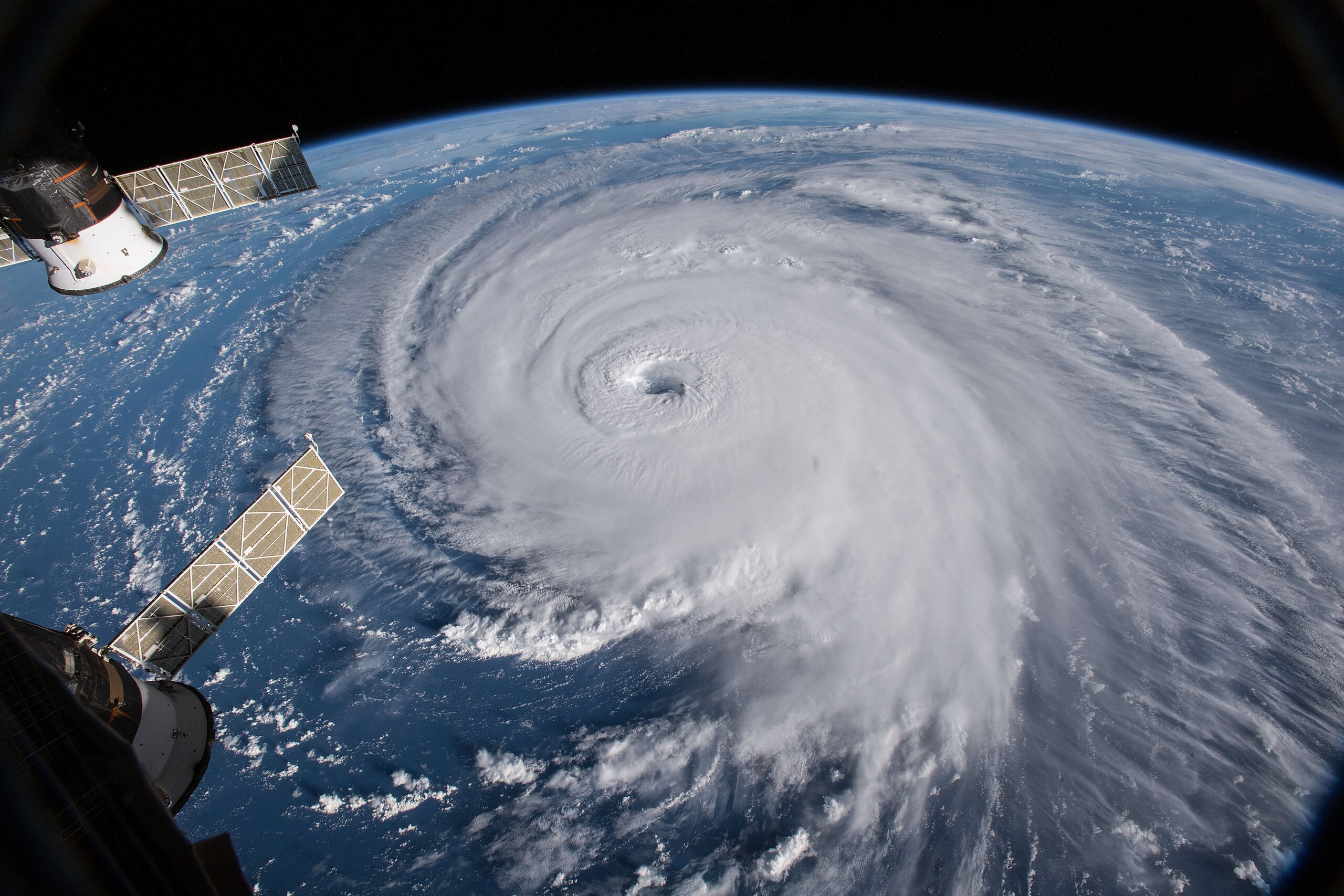 Uluslararası Uzay İstasyonu'ndan çekilen fotoğraf Hurricane Florence'in uzaydan nasıl göründüğünü ve ne kadar büyük olduğunu gösteriyor.
